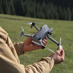 DJI Mini 5 Pro – Sammenklappelig drone med 50 MP-kamera