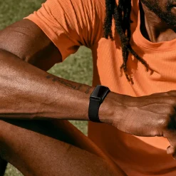 Fitbit Oplad 6 aktivitetsarmbånd.