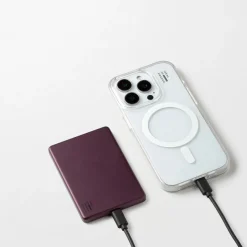 IDEAL OF SWEDEN Slim Powerbank MagSafe 5000 mAh, Cherry Lacquer