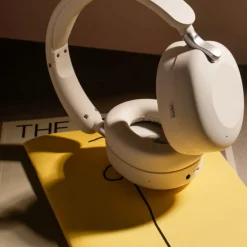 Sudio K2 Pro trådløse over-ear-høretelefoner med ANC, Hvid