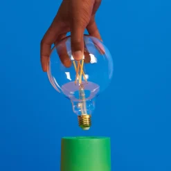 WiZ Klar Filament G95 Smart LED-pære E27 806 lm